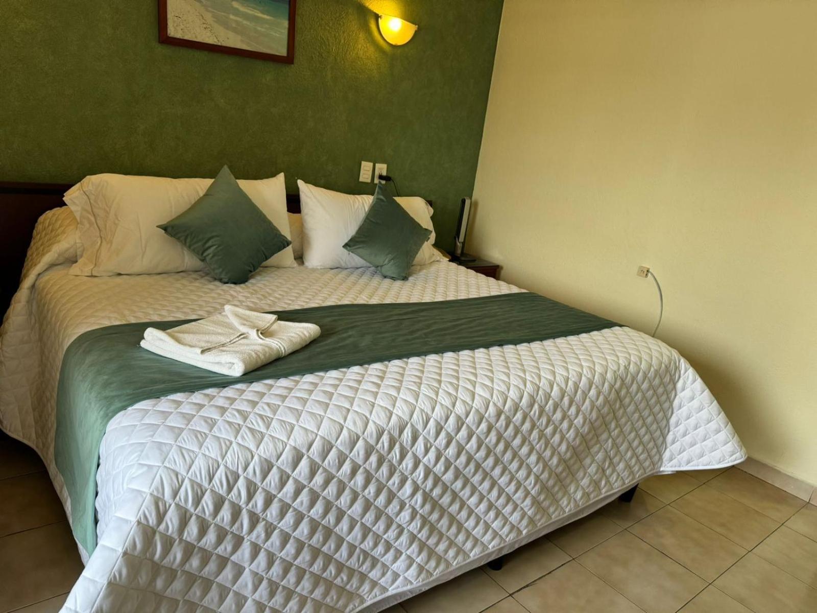 Hotel Bello Кордова Экстерьер фото